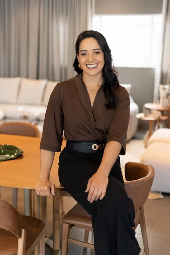 Dra. Letícia Brant, formação e trajetória