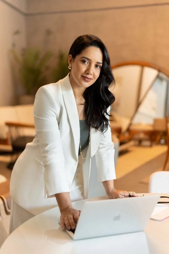 Foto da Dra. Letícia Brant, Endocrinologista
